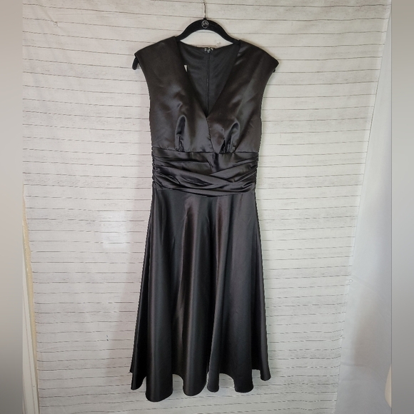 AFTER SIX BLACK SATIN V NECK SLEEVELESS FIT & FLARE DRESS, sz 4 - Picture 3 of 12